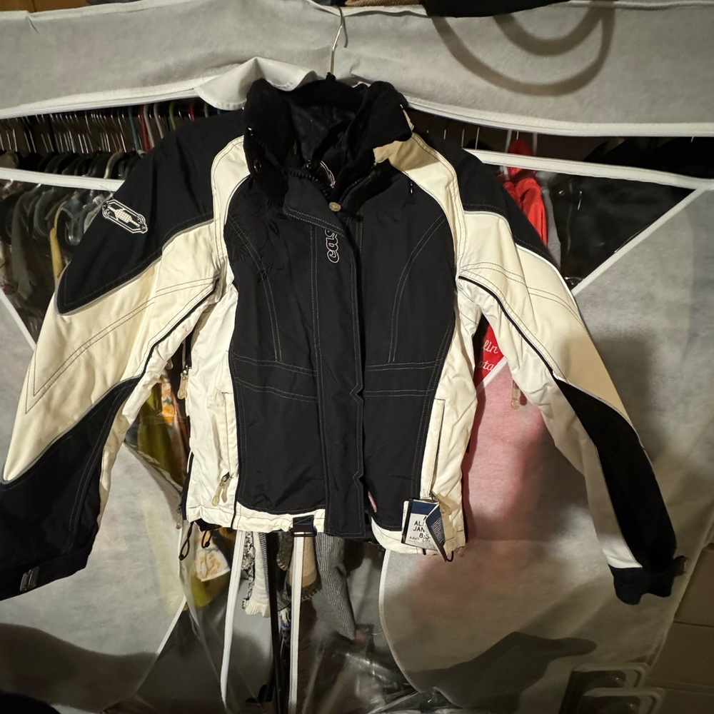 Castle X women’s snowmobile jacket white and black removable inner layer